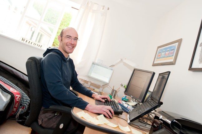 Vintage Olly, circa 2008 rocking a Thinkpad and first Apple MacBook Pro