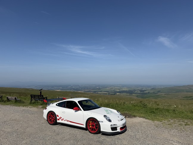 Porsche 911 997.2 GT3 RS on top of a pass